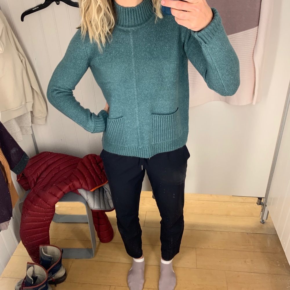 Sweaters - Picture 5 of 5